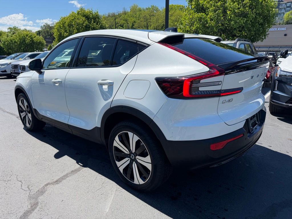 Used 2023 Volvo C40 Recharge Core AWD/4WD image 2