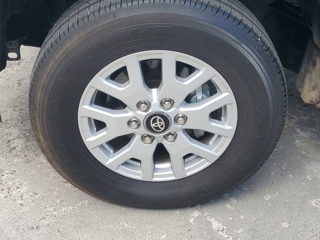 Used 2025 Toyota Tacoma SR5 image 4