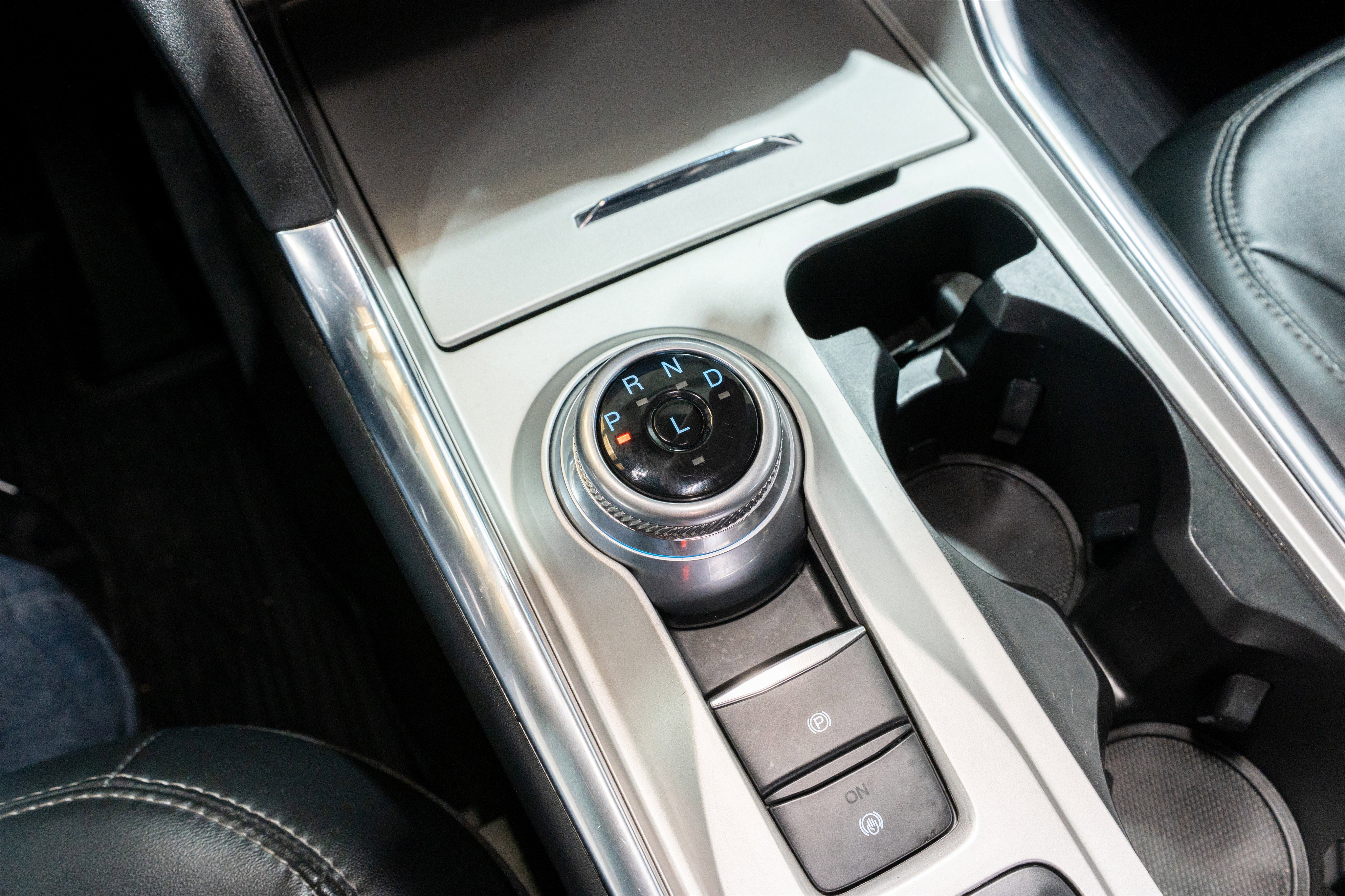 Used 2022 Ford Explorer XLT w/ Equipment Group 202A image 24