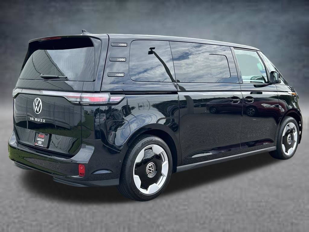 Used 2025 Volkswagen ID. Buzz Pro S RWD image 5