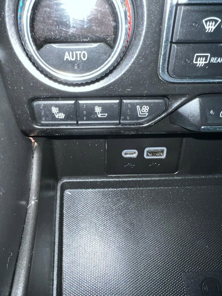 Used 2023 GMC Yukon AT4 image 16