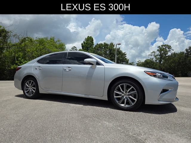 Used 2017 Lexus ES 300h w/ Luxury Package FWD image 1