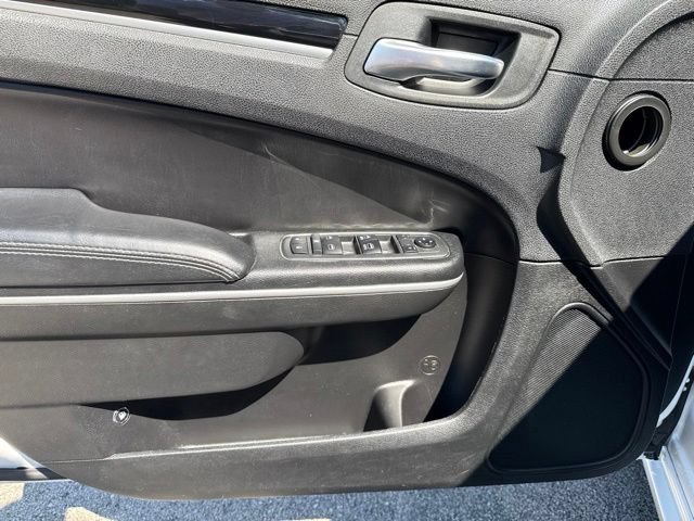 Used 2019 Chrysler 300 S RWD image 43