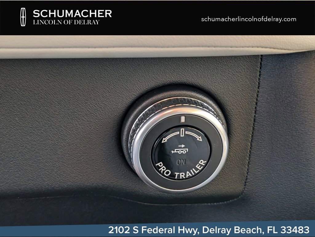 New 2026 Lincoln Navigator Premiere AWD/4WD image 17