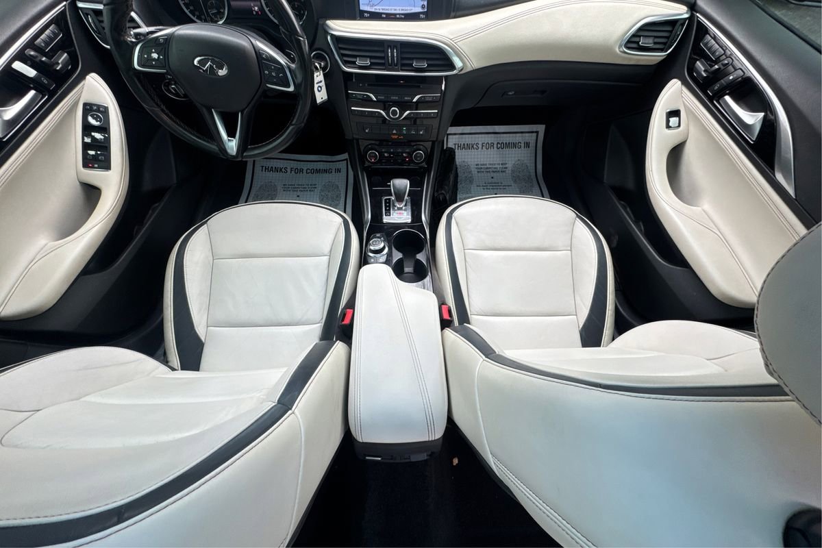 Used 2017 INFINITI QX30 Premium w/ Technology Package image 15