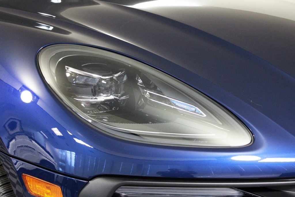 Used 2025 Porsche Macan image 12