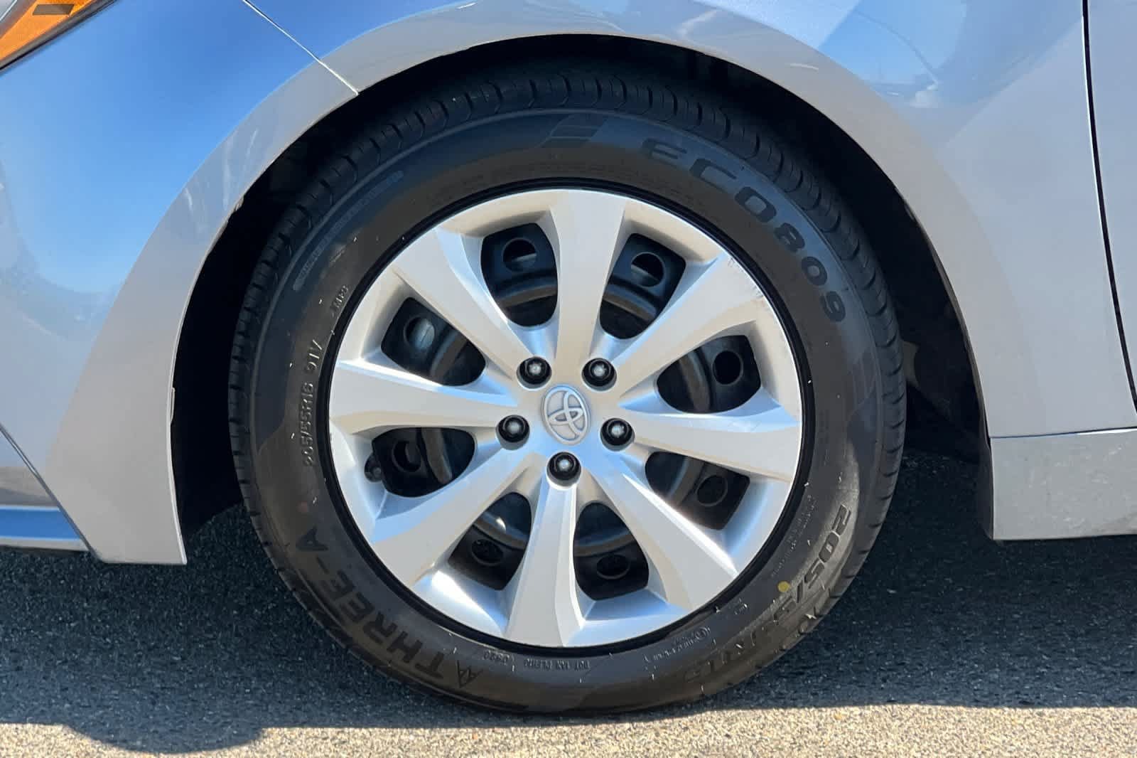 Used 2023 Toyota Corolla LE FWD image 28