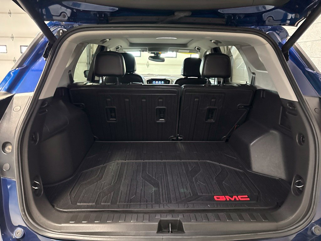 Used 2022 GMC Terrain SLT w/ LPO, Floor Liner Package FWD image 19