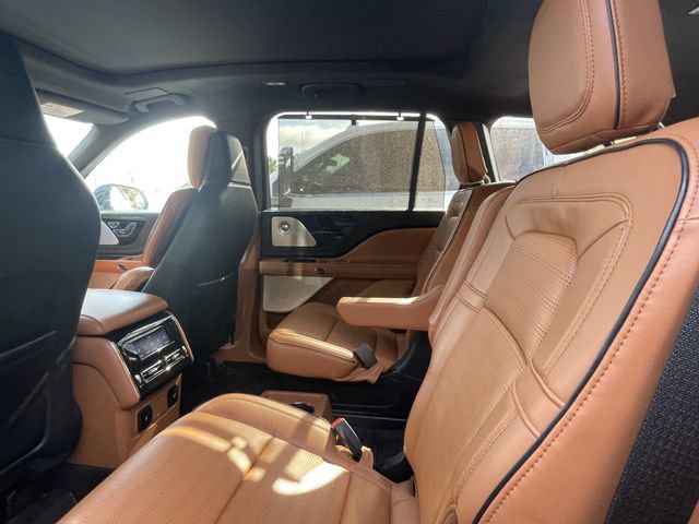 Used 2023 Lincoln Aviator Black Label w/ Class IV Trailer Tow Package AWD/4WD image 16