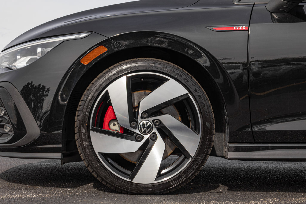 Certified 2024 Volkswagen GTI S FWD image 33