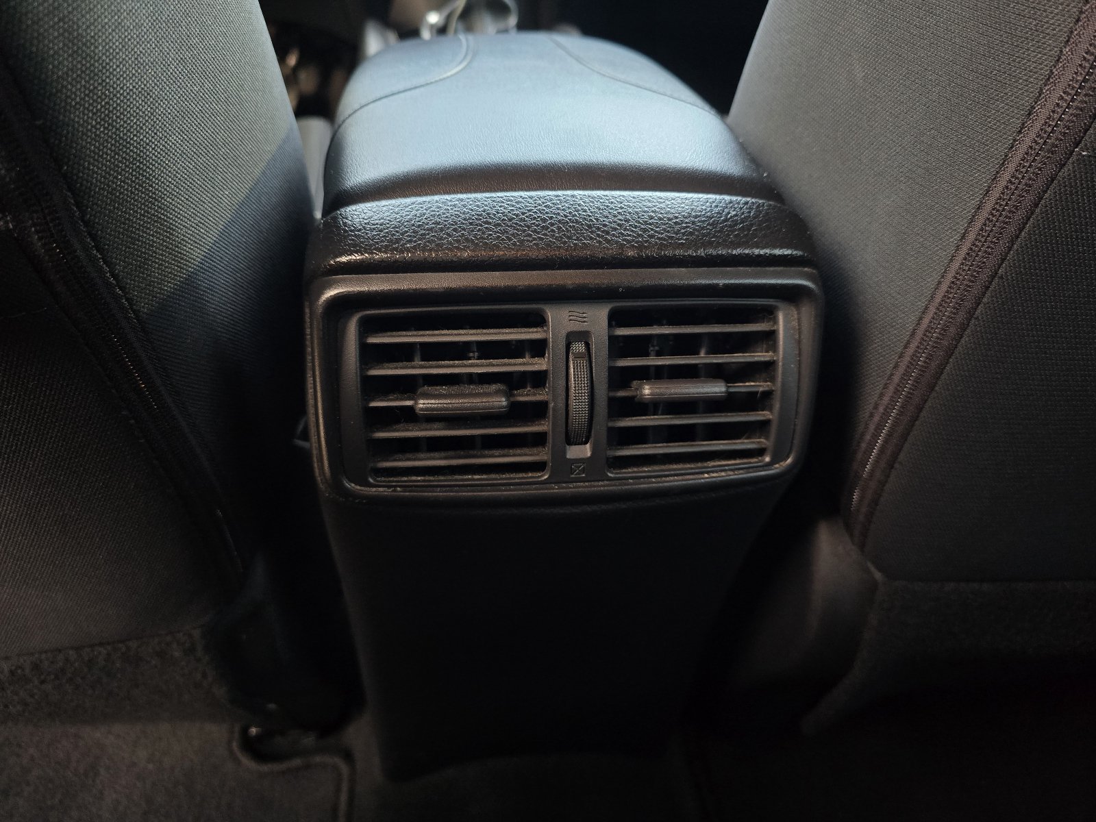 Used 2018 Nissan Rogue SV FWD image 25