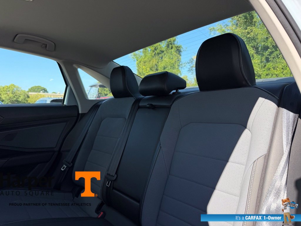 Used 2025 Volkswagen Jetta SE w/ Sunroof Package FWD image 9