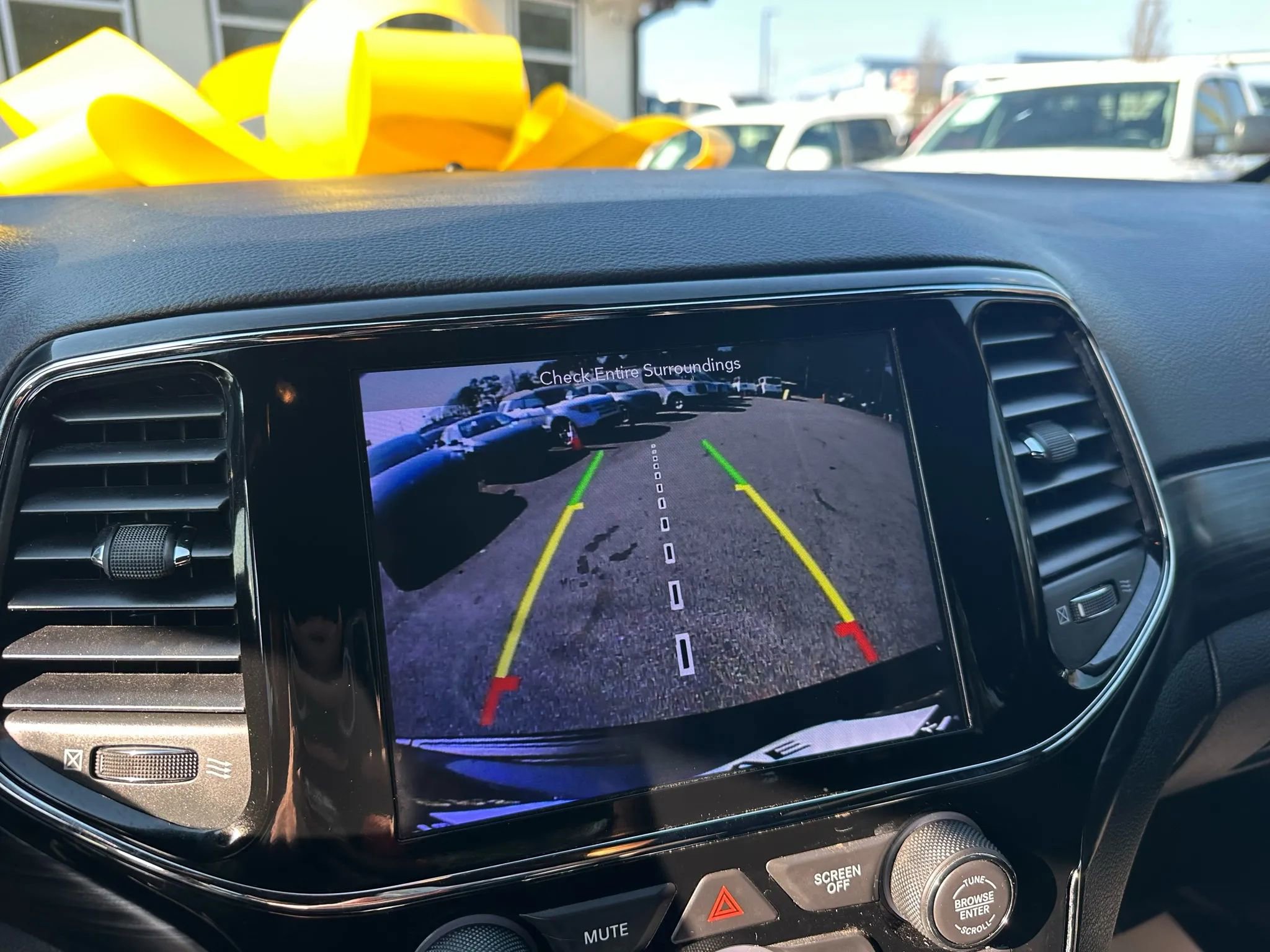 Used 2019 Jeep Grand Cherokee Laredo w/ Laredo X Package image 25
