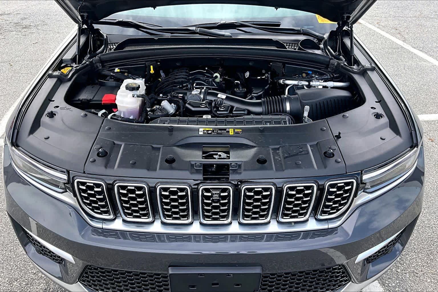 Used 2025 Jeep Grand Cherokee Summit AWD/4WD image 32
