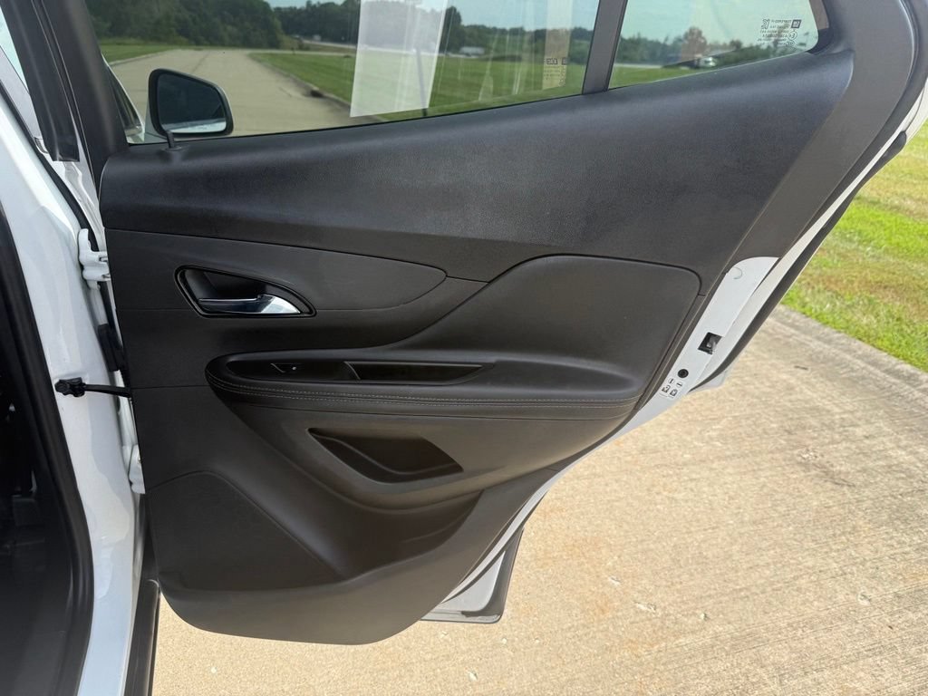 Used 2021 Buick Encore Preferred AWD/4WD image 15