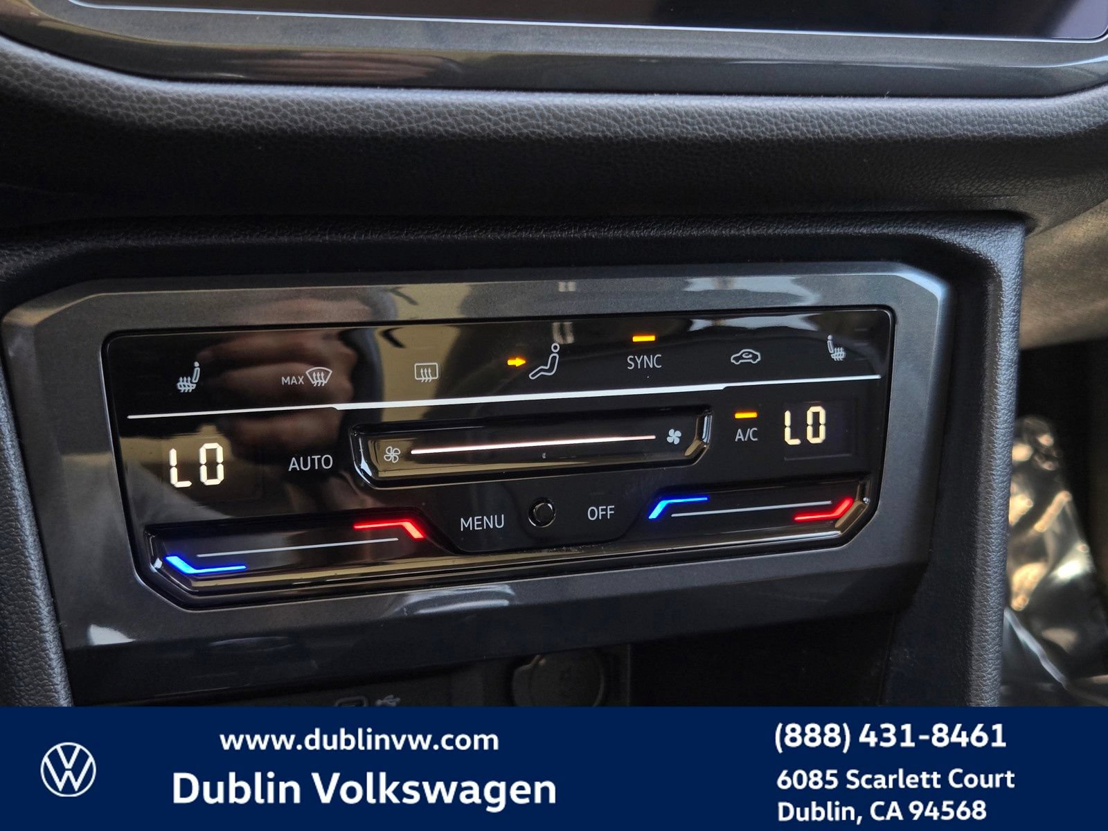 Certified 2023 Volkswagen Tiguan SE w/ Panoramic Sunroof Package AWD/4WD image 19