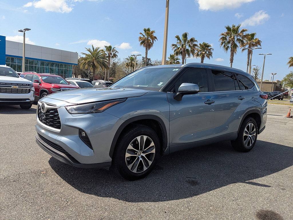 Used 2023 Toyota Highlander XLE FWD image 22