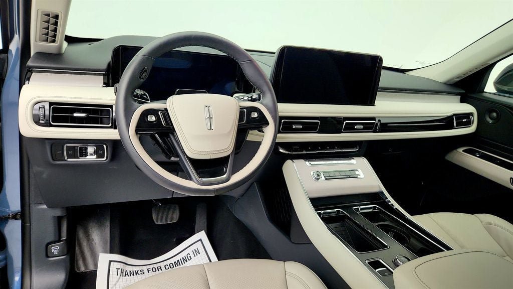 Used 2026 Lincoln Aviator Reserve AWD/4WD image 11