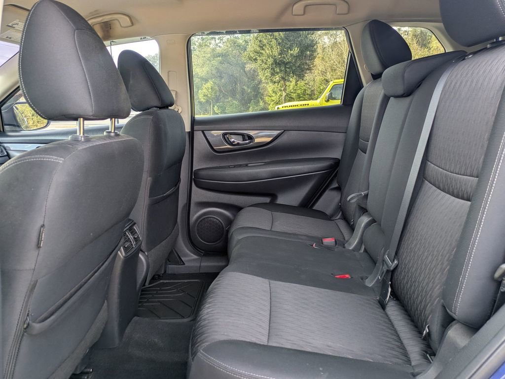Used 2019 Nissan Rogue SV image 26
