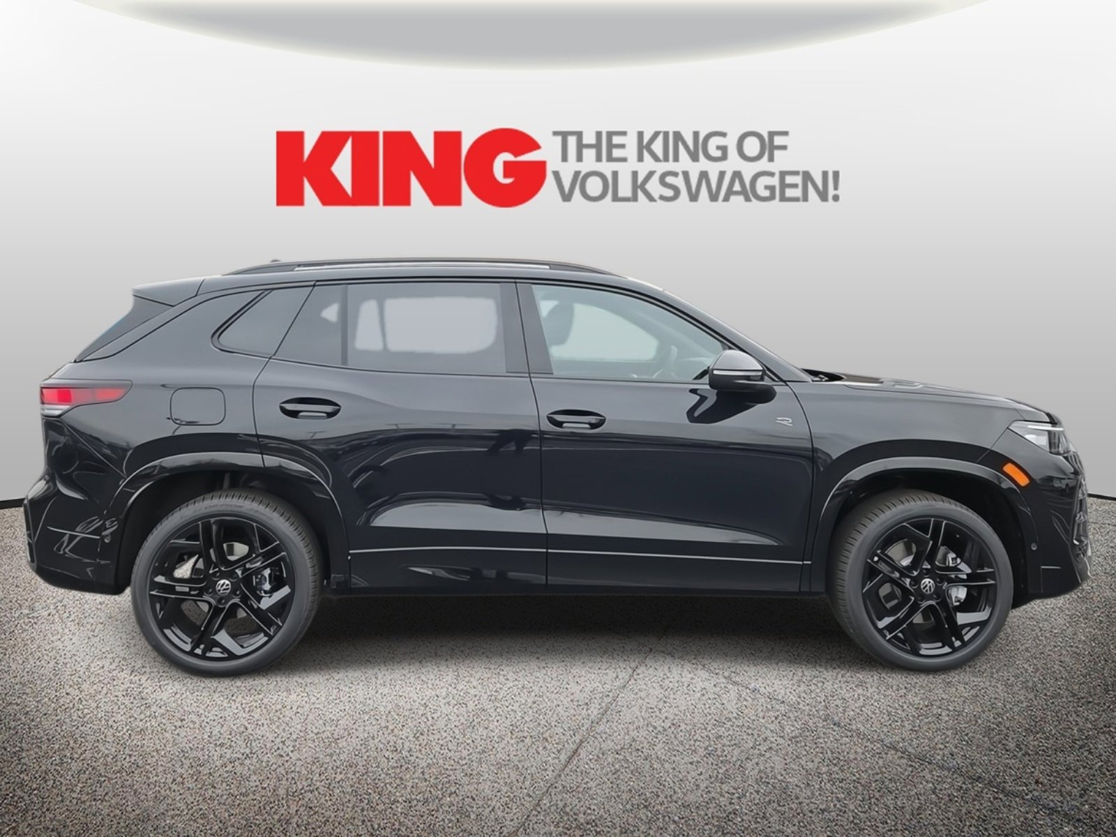 New 2026 Volkswagen Tiguan SE R-Line image 2