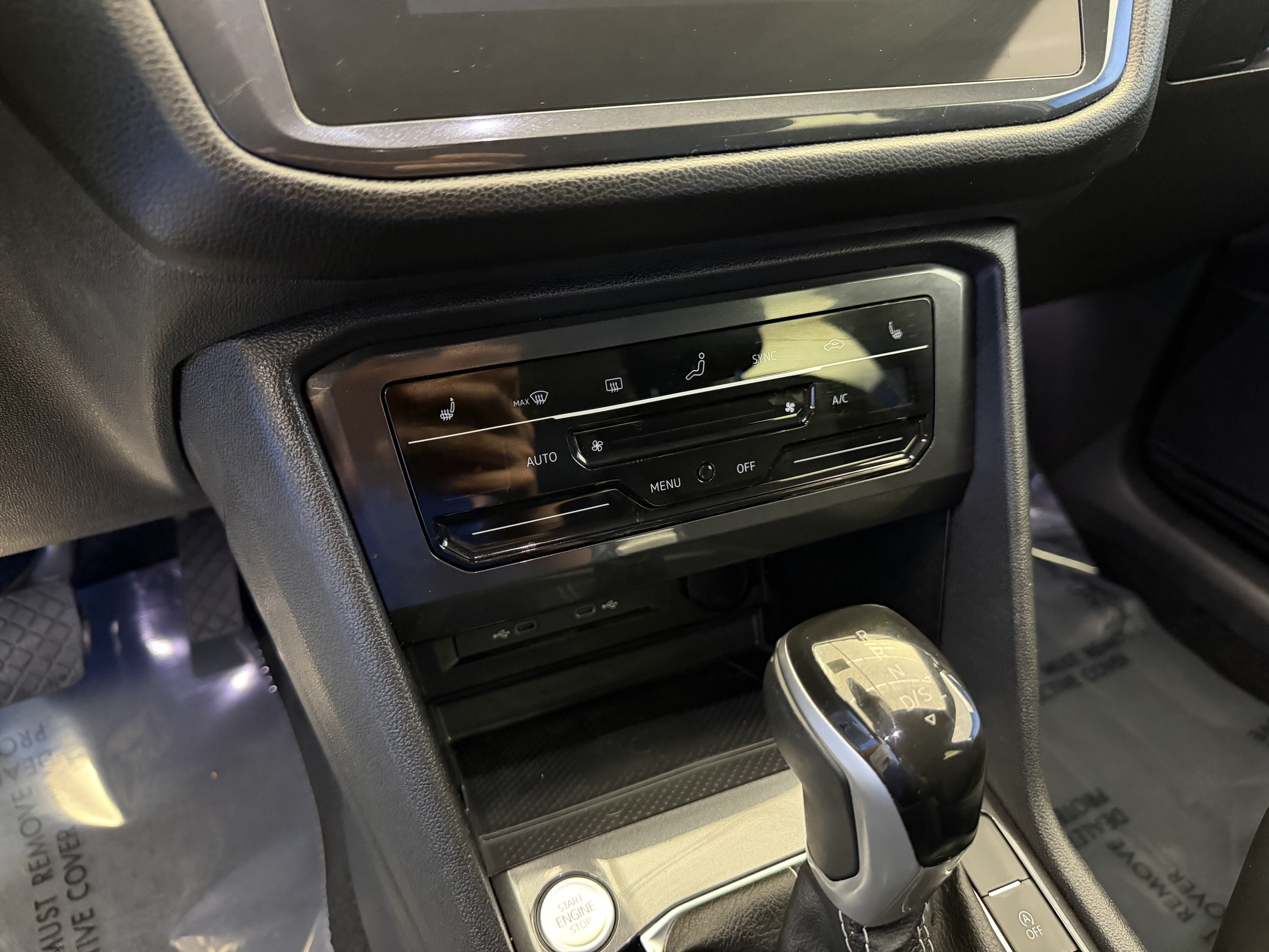 Certified 2023 Volkswagen Tiguan SE FWD image 20