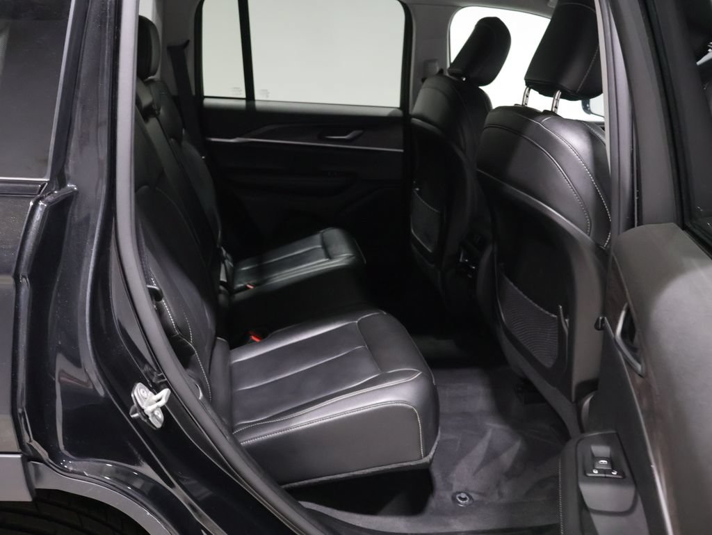 Used 2023 Jeep Grand Cherokee Limited AWD/4WD image 21