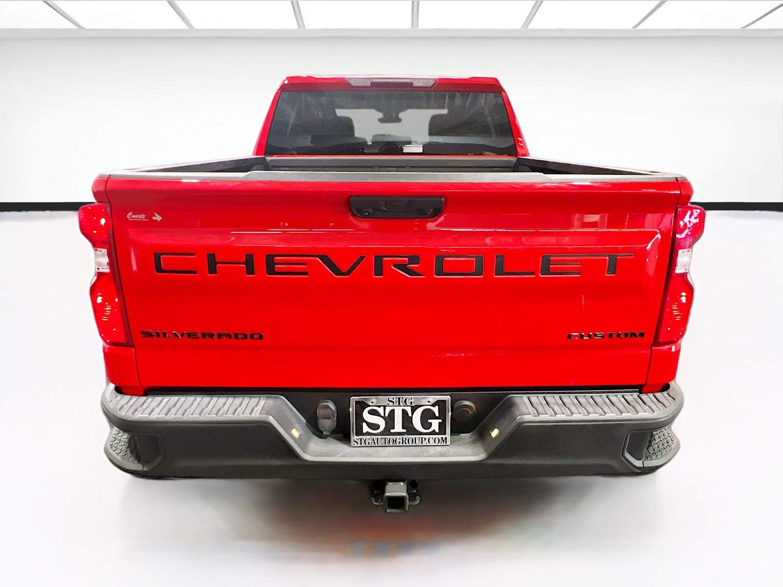 Used 2022 Chevrolet Silverado 1500 Custom w/ LPO, Dark Essentials Package RWD image 5