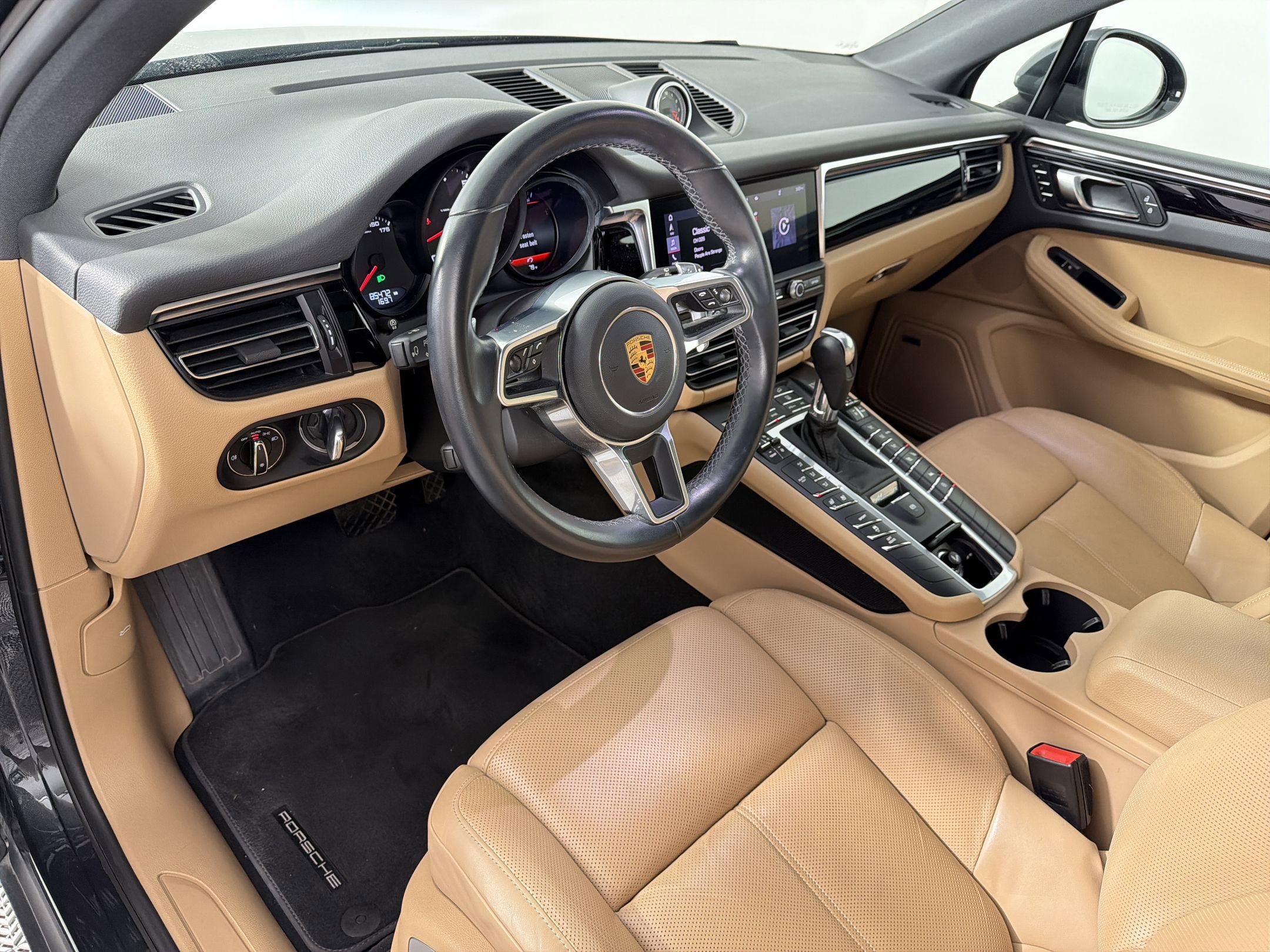 Certified 2020 Porsche Macan AWD/4WD image 4