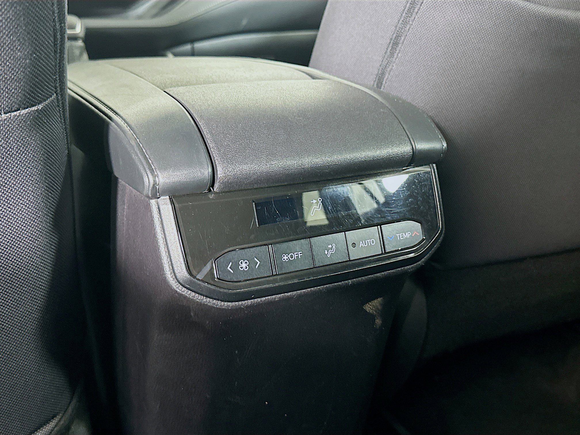 Used 2024 Toyota Highlander LE image 27