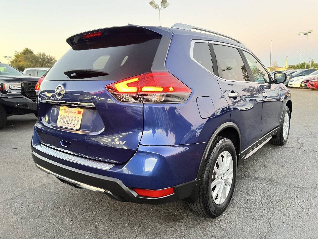 Used 2017 Nissan Rogue SV FWD image 7