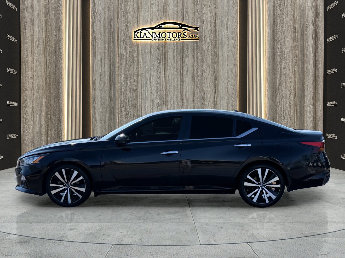 Used 2020 Nissan Altima 2.0 Platinum FWD image 4