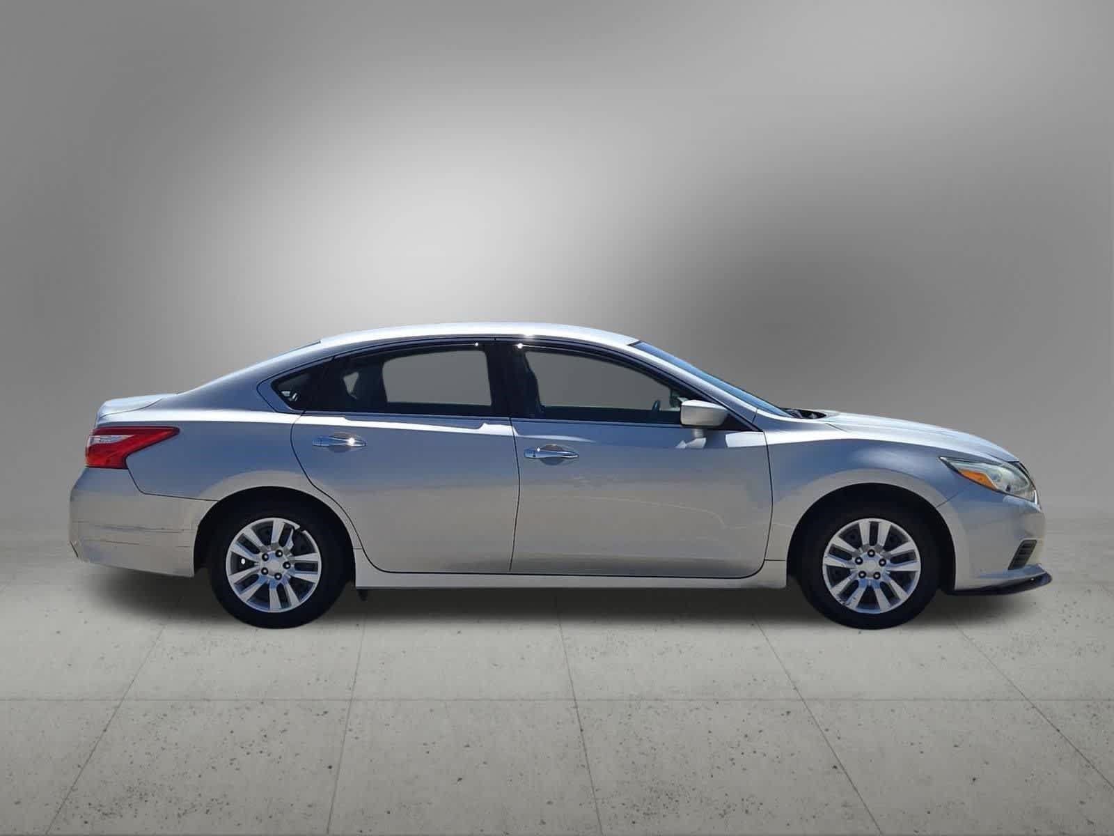 Used 2017 Nissan Altima 2.5 S w/ Power Driver Seat Package FWD image 7