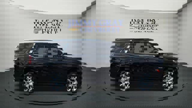 Used 2024 Chevrolet Tahoe High Country image 2