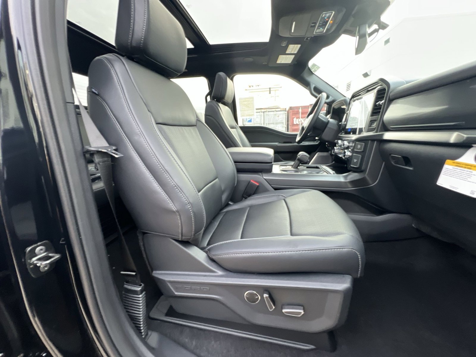 New 2026 Ford F150 Lariat w/ Equipment Group 502A High image 27