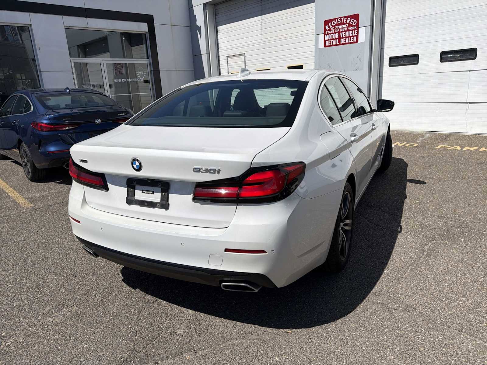 Certified 2023 BMW 530i xDrive w/ Convenience Package image 6