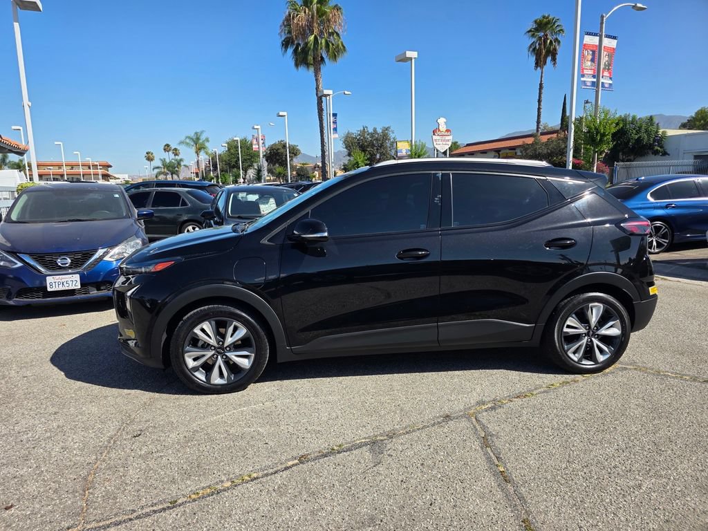 Used 2022 Chevrolet Bolt EUV LT w/ Convenience Package FWD image 9