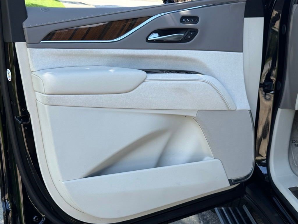 Certified 2024 Cadillac Escalade Sport Platinum w/ LPO, ONYX Package AWD/4WD image 17