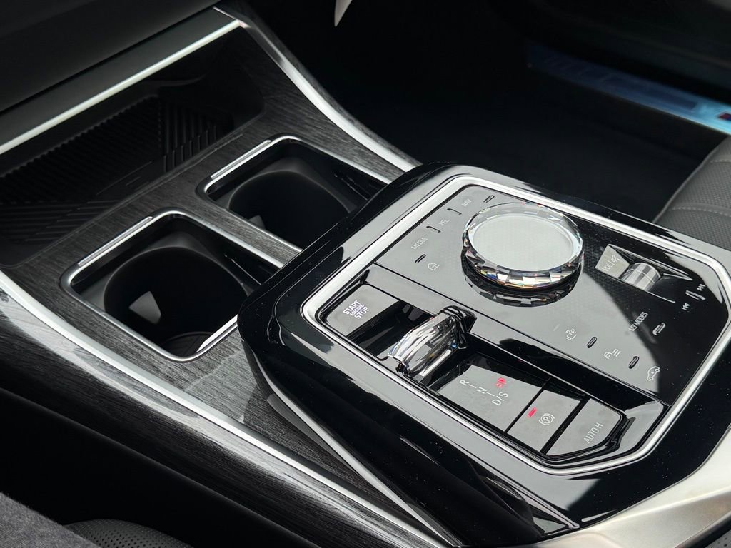 Used 2025 BMW 760i xDrive image 11
