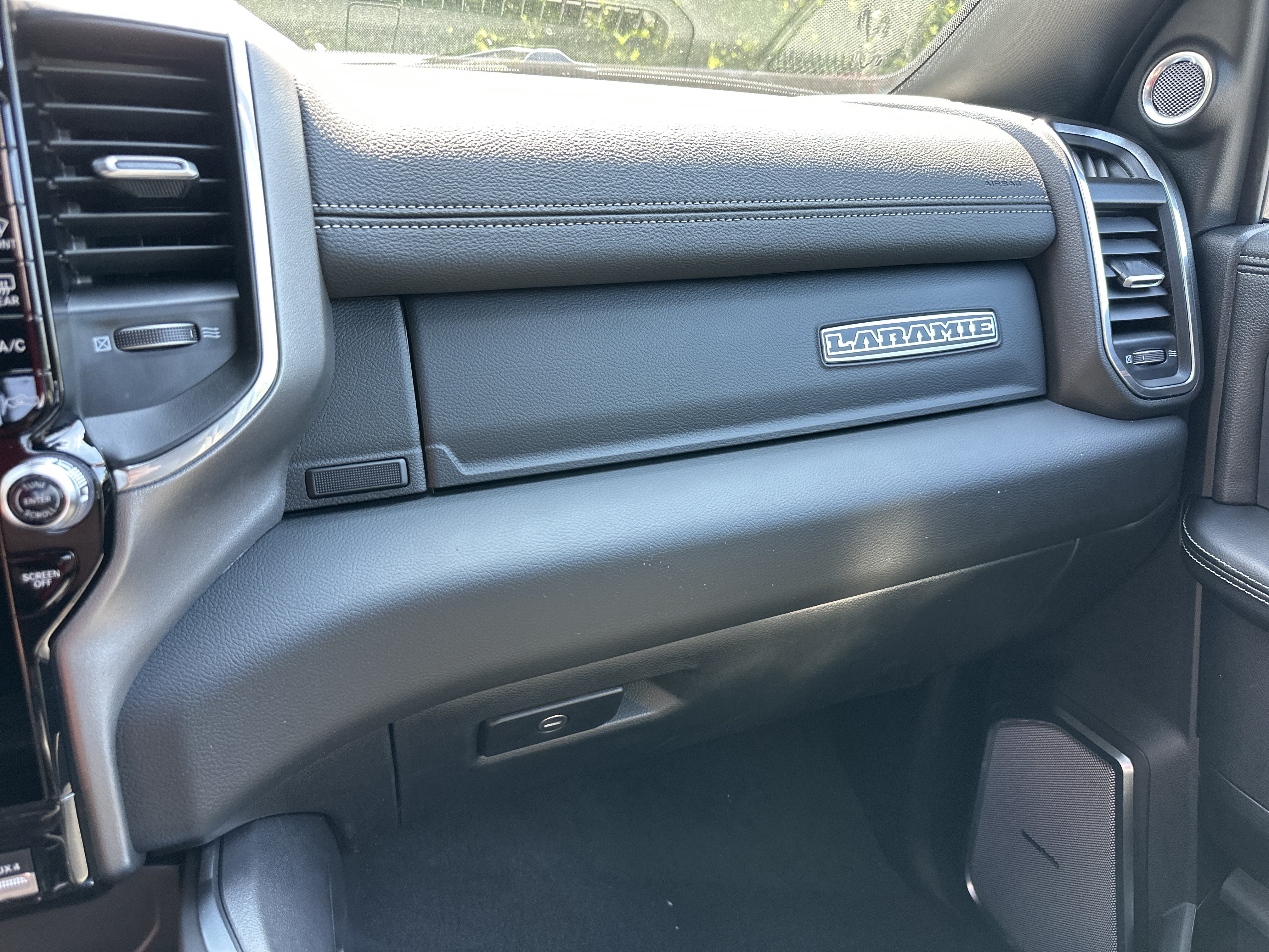 New 2026 RAM 2500 Laramie AWD/4WD image 5
