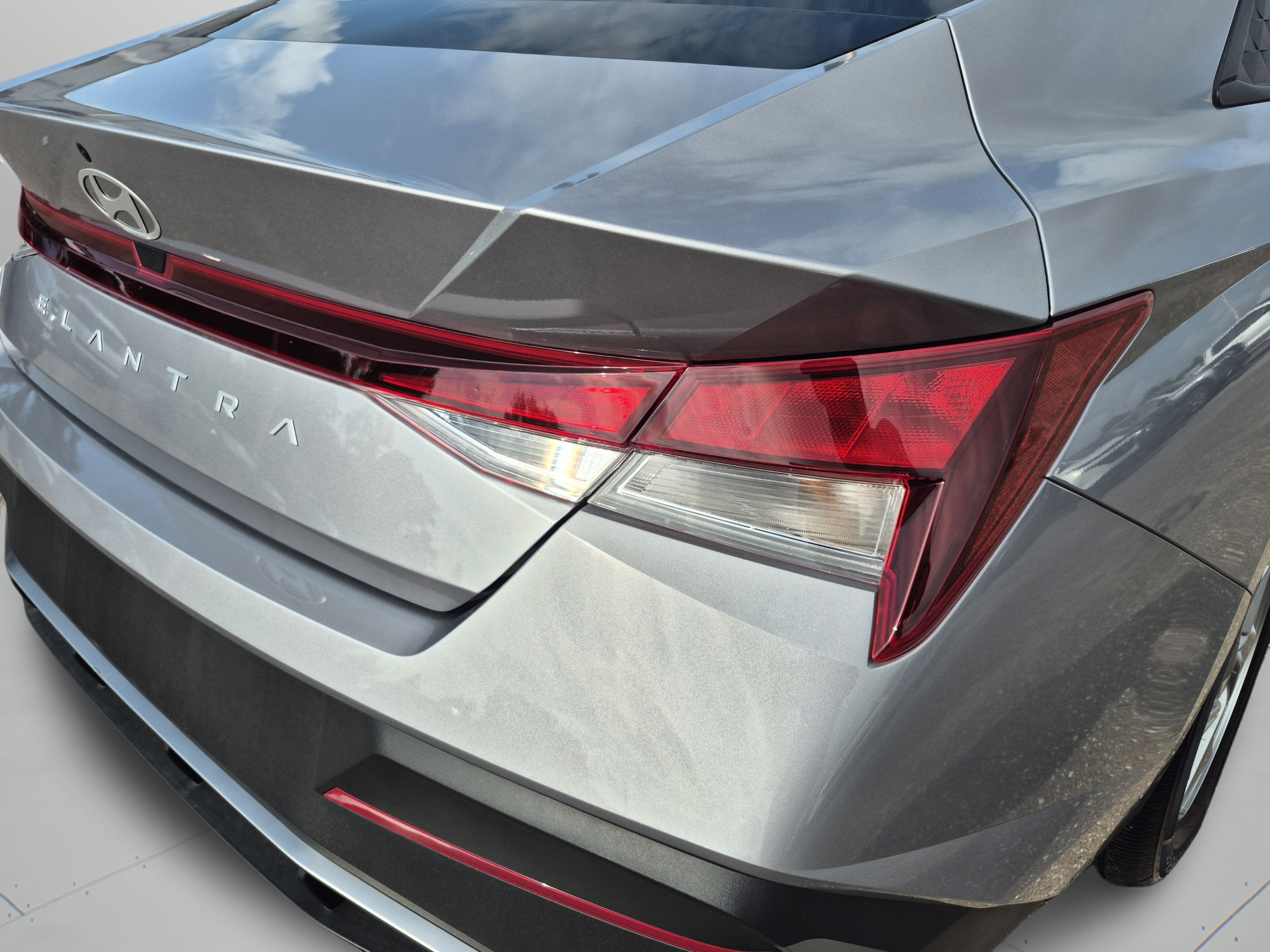 Certified 2025 Hyundai Elantra SE FWD image 31