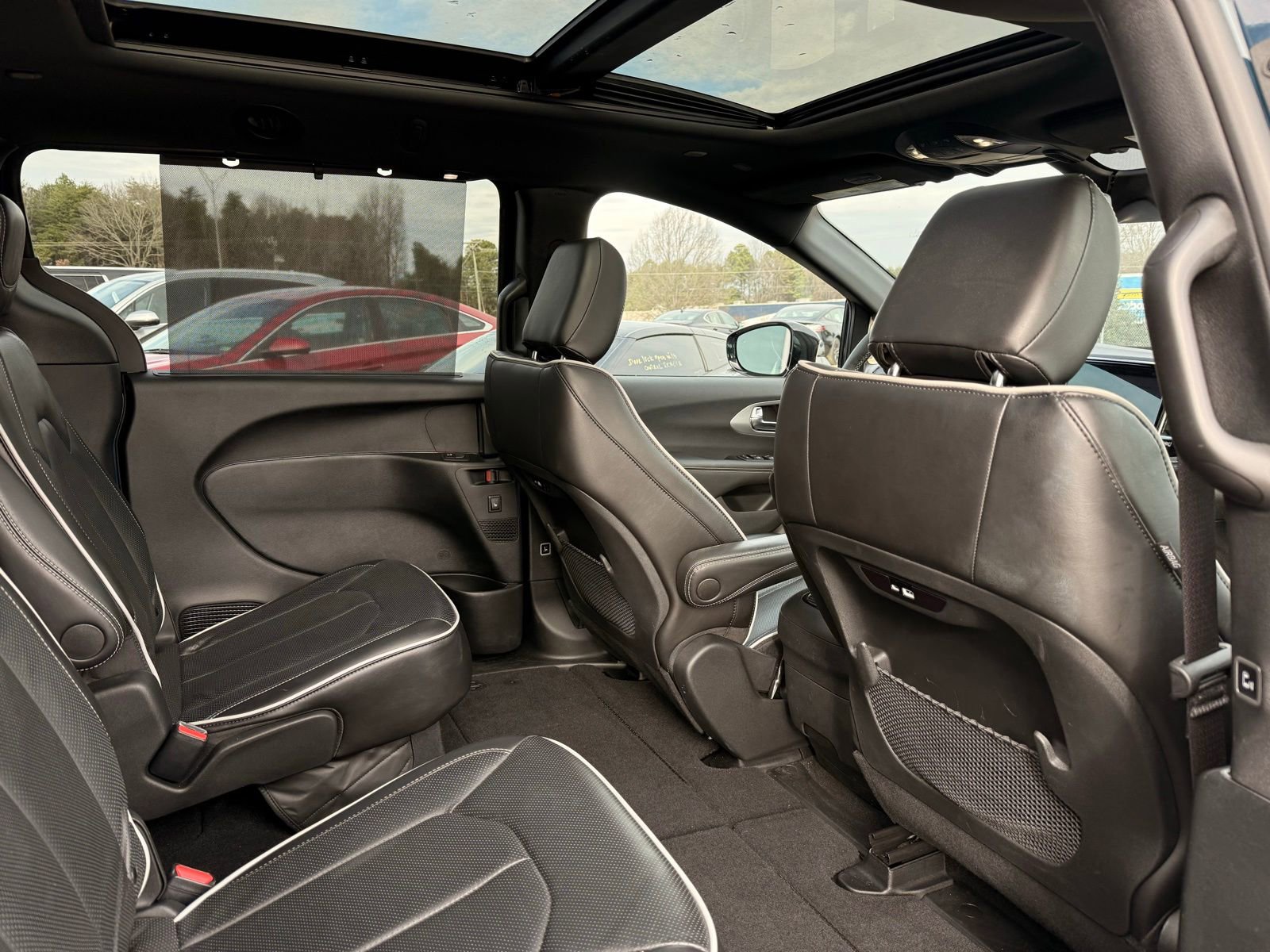 Used 2025 Chrysler Pacifica Limited image 19