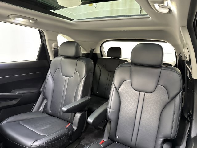 Used 2022 Kia Sorento EX w/ Panoramic Sunroof Package image 17