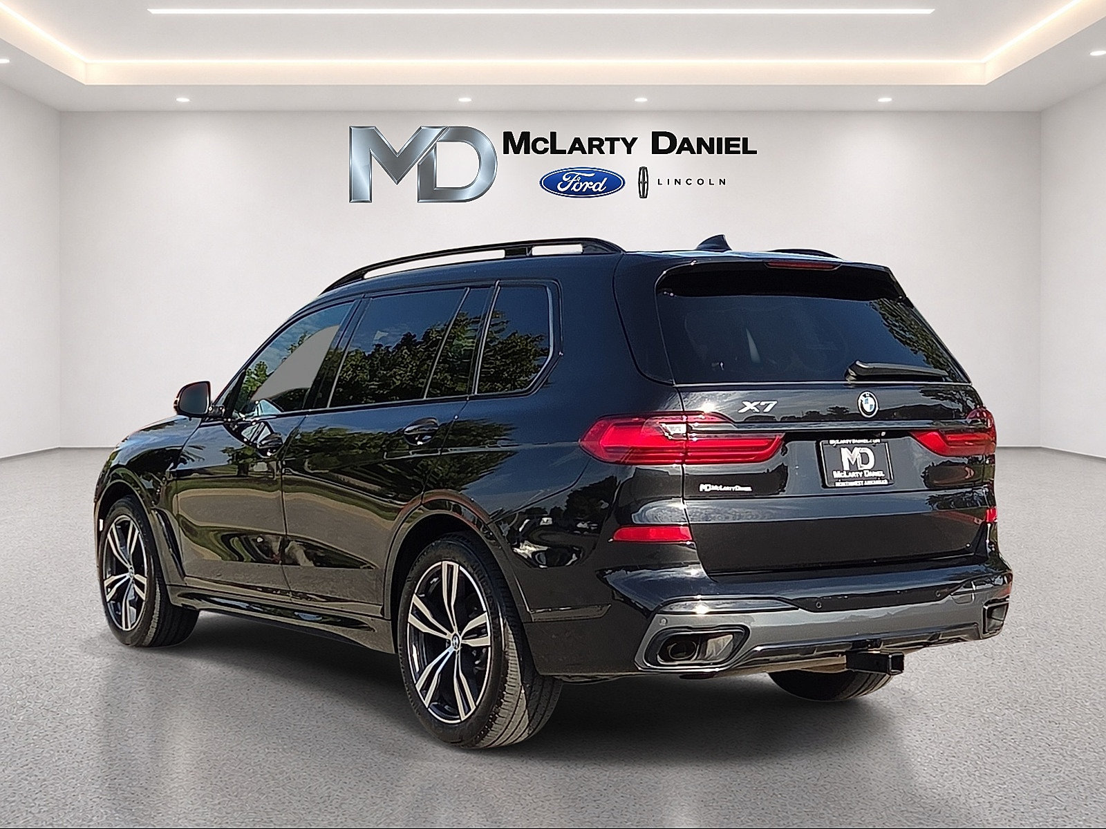 Used 2020 BMW X7 xDrive40i w/ M Sport Package AWD/4WD image 4