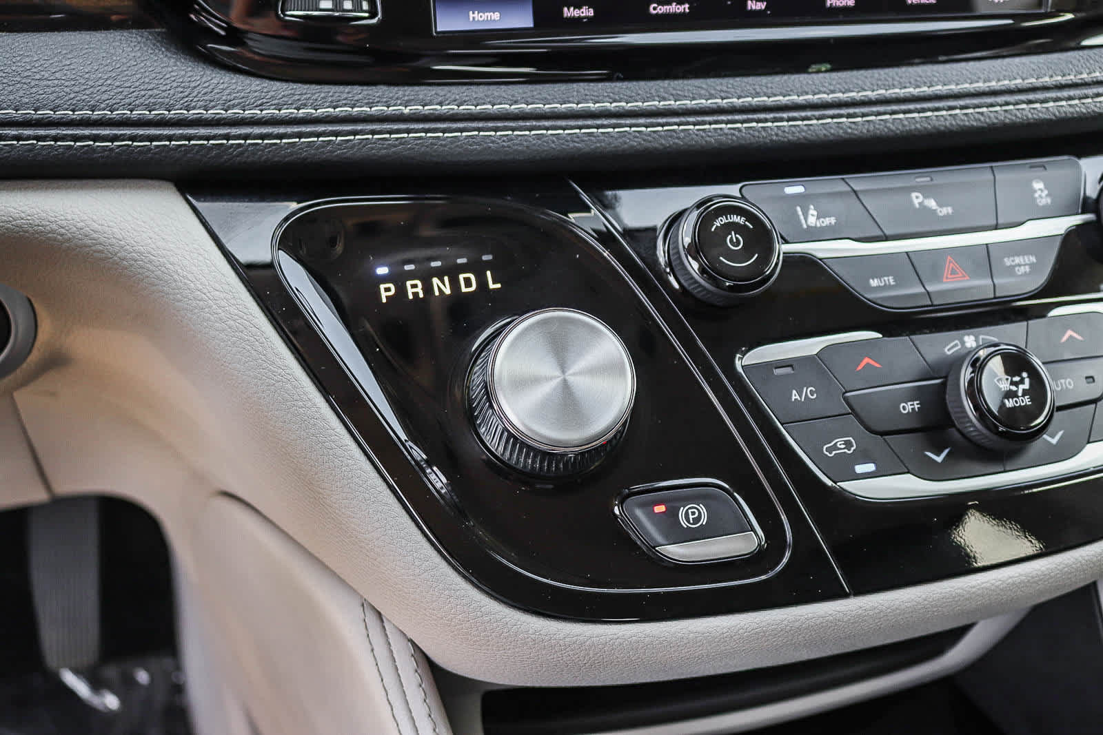 Used 2023 Chrysler Pacifica Limited FWD image 19