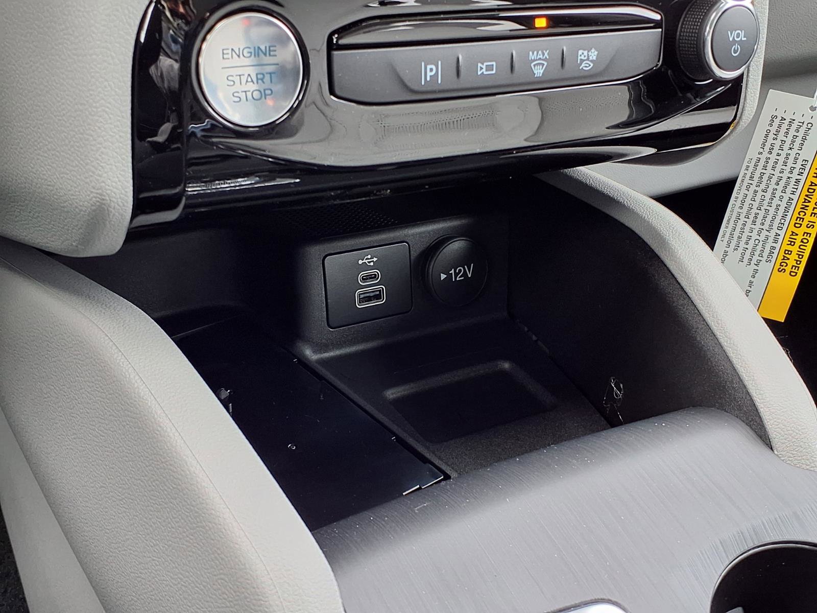 Used 2024 Ford Escape SE w/ PHEV Premium Package image 16