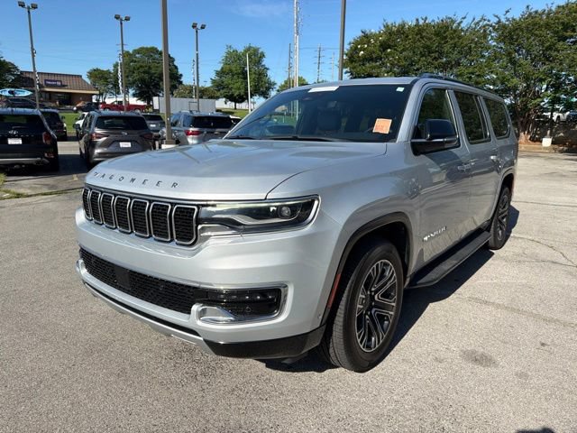 Used 2024 Jeep Wagoneer L Series II w/ Flexible Seating Group RWD image 7