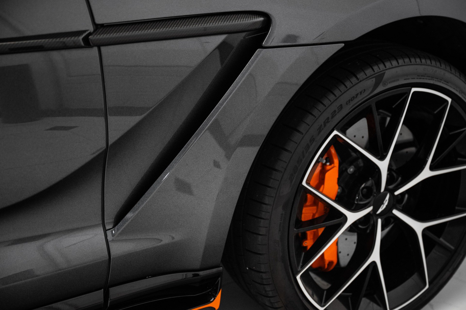 Used 2025 Aston Martin DBX 707 image 9