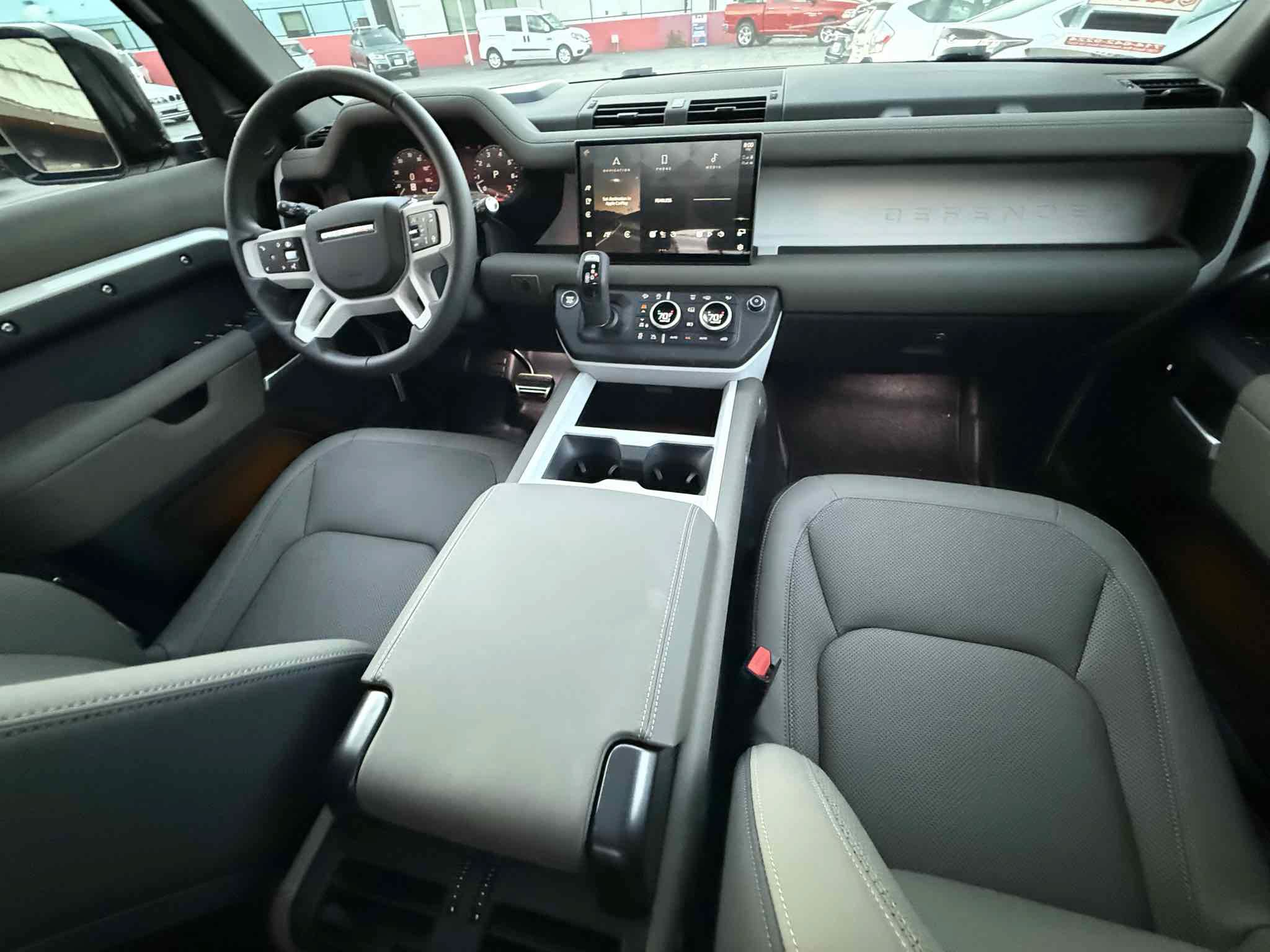 Used 2025 Land Rover Defender 110 X-Dynamic SE AWD/4WD image 10