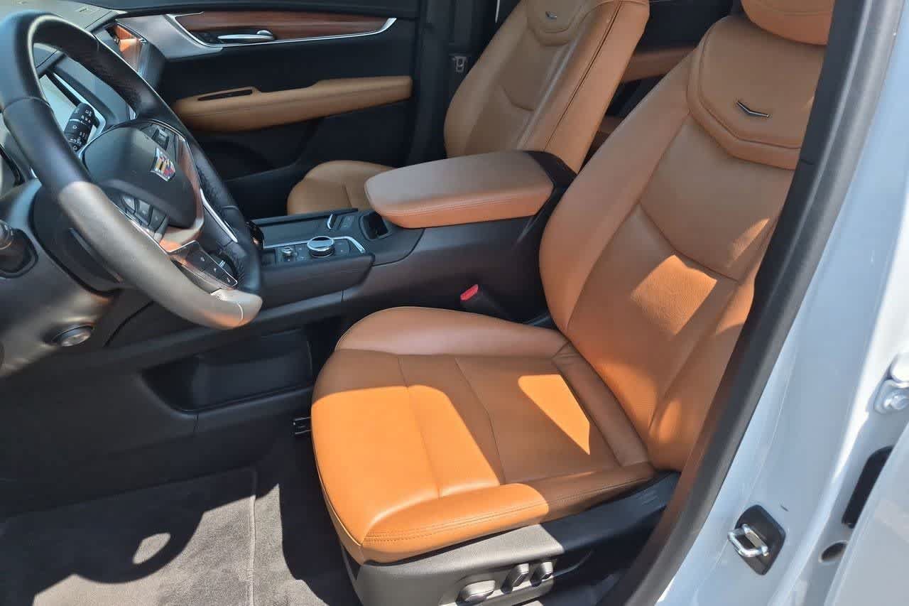 Used 2024 Cadillac XT5 Premium Luxury w/ LPO, Floor Liner Package AWD/4WD image 16