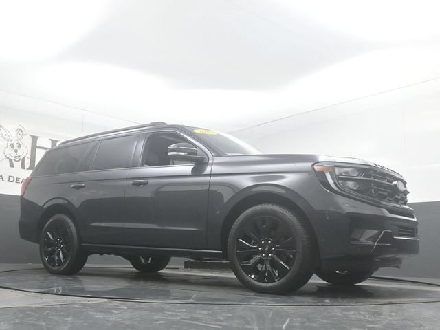 Used 2025 Ford Expedition Platinum w/ Stealth Appearance Package AWD/4WD image 2